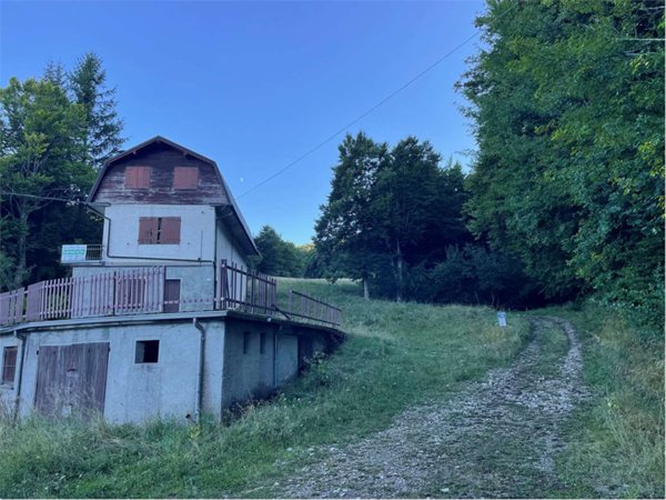 appartamento in vendita a Tizzano Val Parma in zona Schia