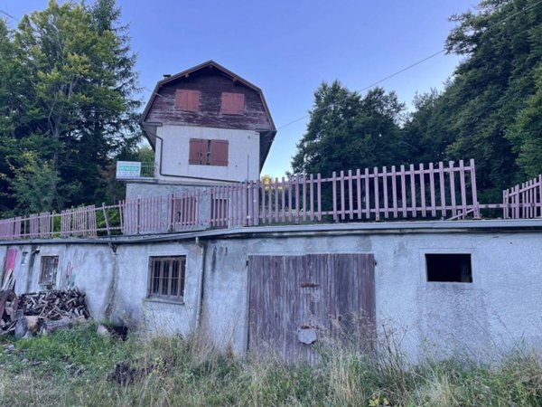 casa indipendente in vendita a Tizzano Val Parma in zona Schia