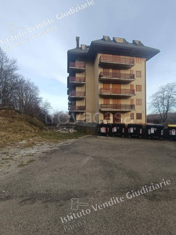 appartamento in vendita a Tizzano Val Parma in zona Schia