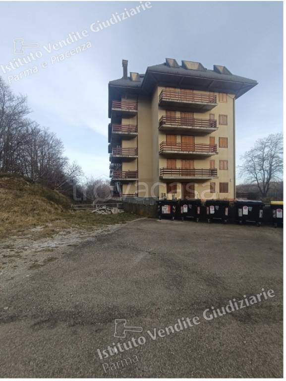 appartamento in vendita a Tizzano Val Parma