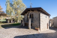 pentavano in vendita a Tizzano Val Parma in zona Rusino