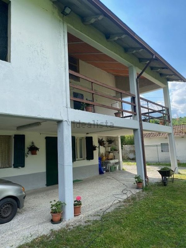 casa indipendente in vendita a Tizzano Val Parma