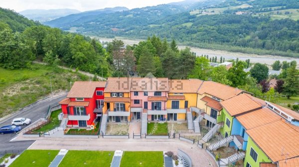 casa indipendente in vendita a Tizzano Val Parma in zona Capoponte