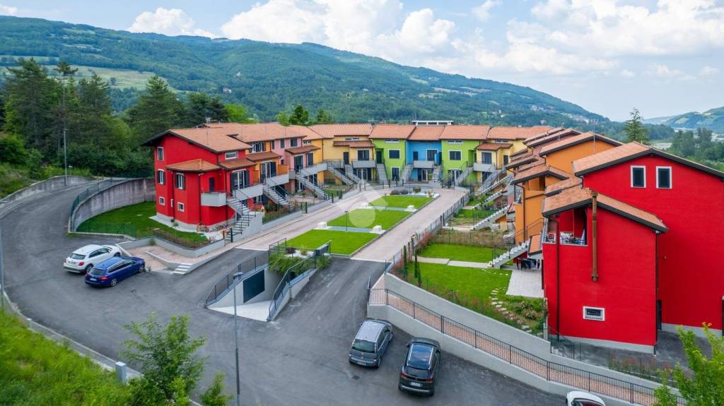 casa indipendente in vendita a Tizzano Val Parma in zona Capoponte