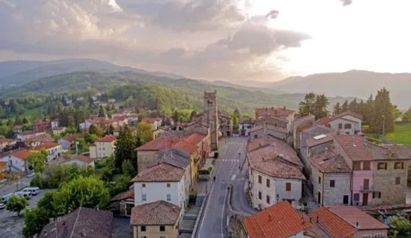 casale in vendita a Tizzano Val Parma