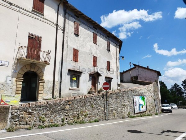 casa semindipendente in vendita a Tizzano Val Parma