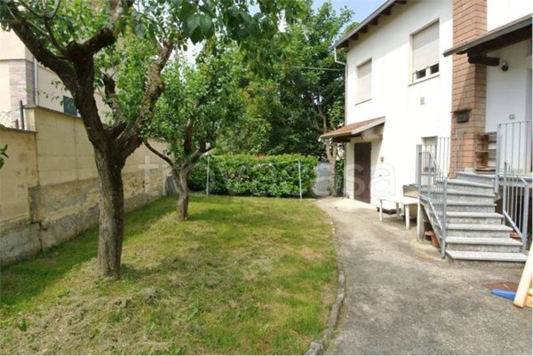 casa indipendente in vendita a Tizzano Val Parma