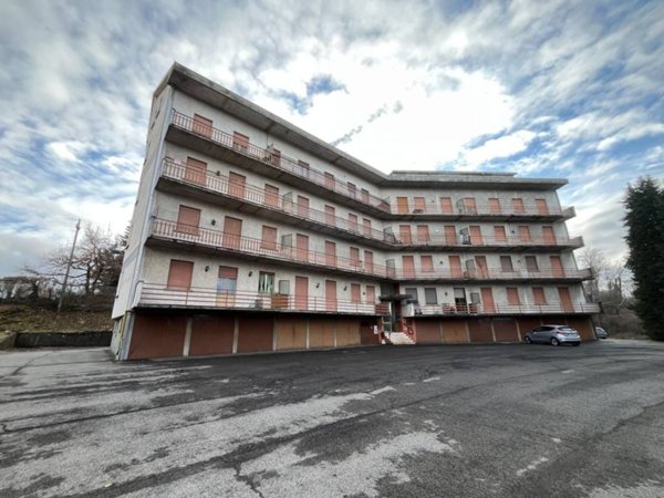 appartamento in vendita a Tizzano Val Parma in zona Schia