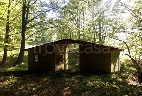 negozio in vendita a Tizzano Val Parma in zona Schia