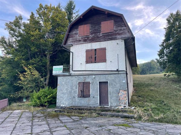 appartamento in vendita a Tizzano Val Parma in zona Schia