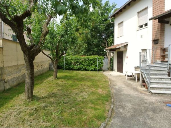 casa indipendente in vendita a Tizzano Val Parma