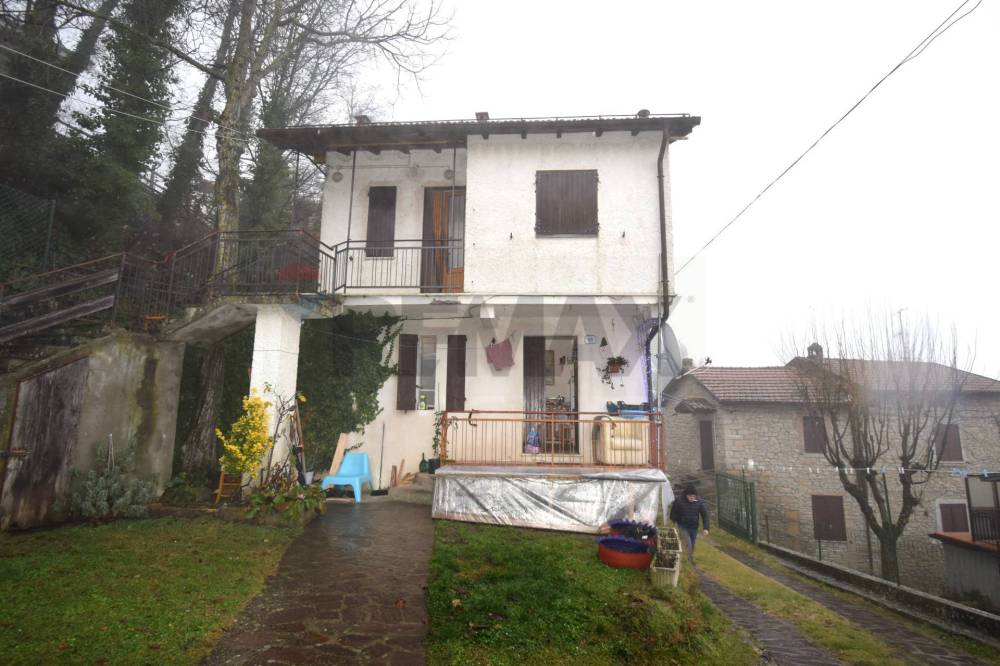 casa indipendente in vendita a Tizzano Val Parma in zona Moragnano