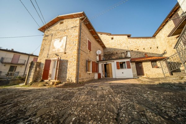 casa indipendente in vendita a Tizzano Val Parma in zona Moragnano