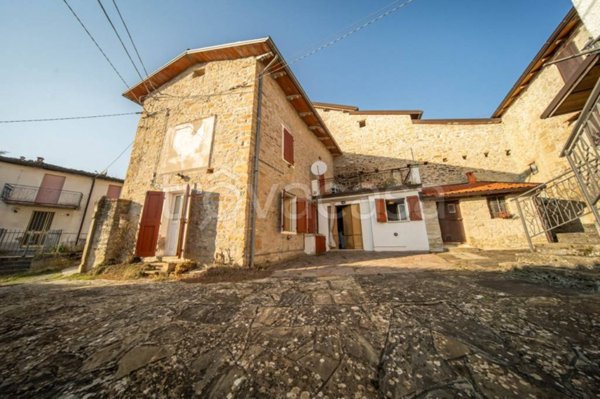 casa indipendente in vendita a Tizzano Val Parma in zona Moragnano