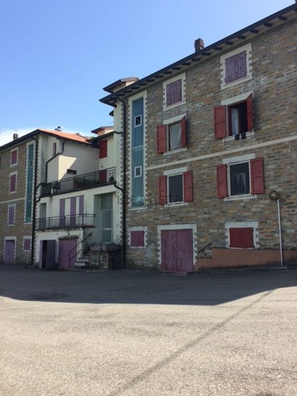 appartamento in vendita a Tizzano Val Parma