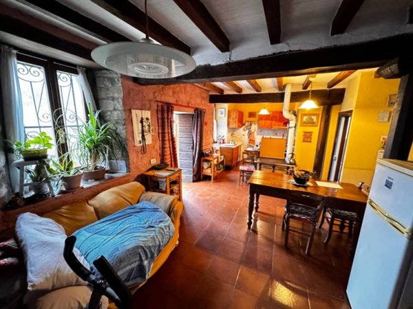 casa indipendente in vendita a Tizzano Val Parma in zona Moragnano