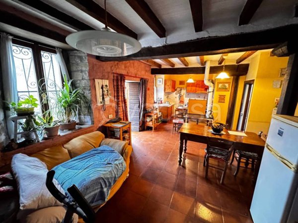 casa indipendente in vendita a Tizzano Val Parma in zona Moragnano