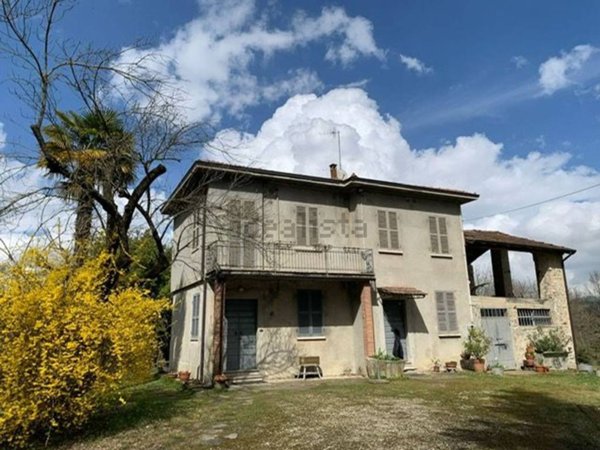 casa indipendente in vendita a Tizzano Val Parma