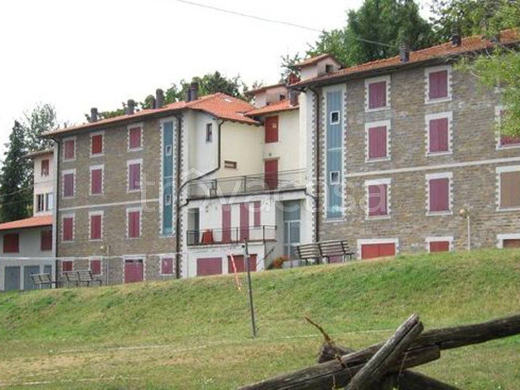 appartamento in vendita a Tizzano Val Parma in zona Schia