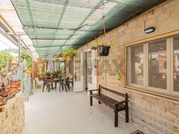 appartamento in vendita a Tizzano Val Parma in zona Schia