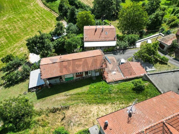appartamento in vendita a Tizzano Val Parma in zona Schia