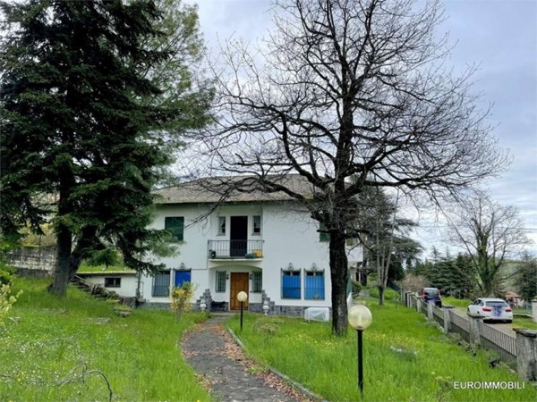 casa indipendente in vendita a Tizzano Val Parma