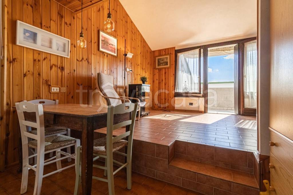 appartamento in vendita a Tizzano Val Parma