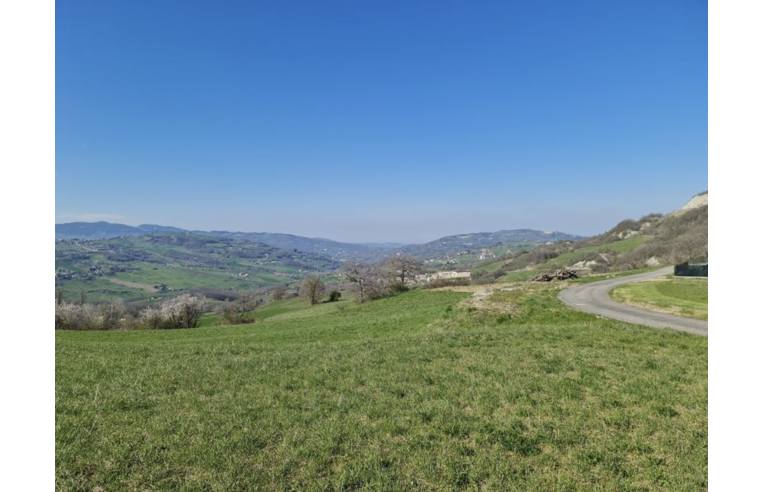terreno edificabile in vendita a Tizzano Val Parma in zona Lagrimone