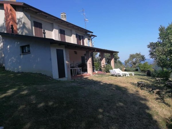 casa indipendente in vendita a Tizzano Val Parma