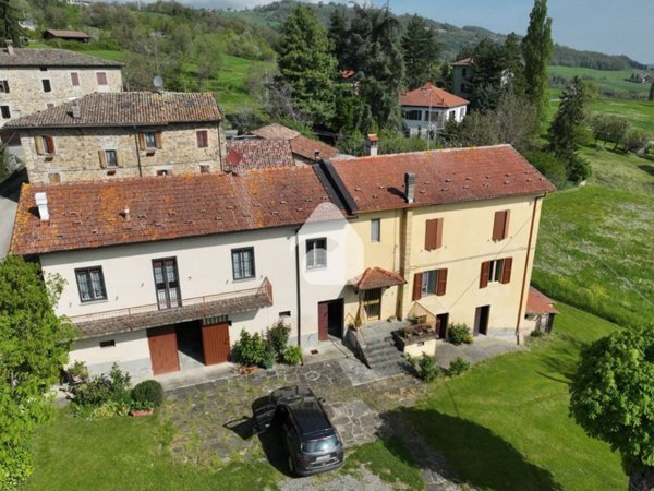 casa indipendente in vendita a Tizzano Val Parma in zona Carpaneto