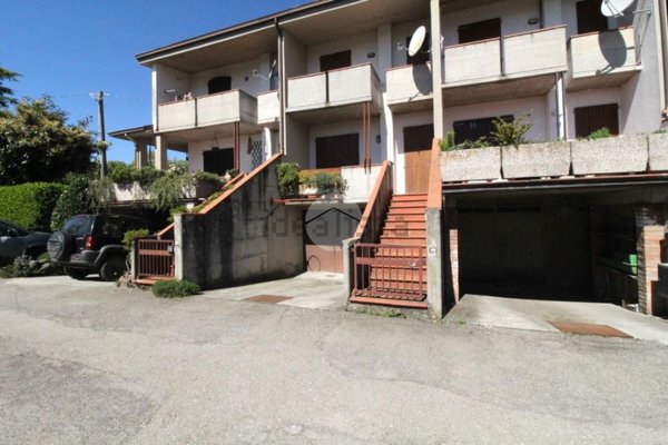 casa indipendente in vendita a Tizzano Val Parma in zona Lagrimone