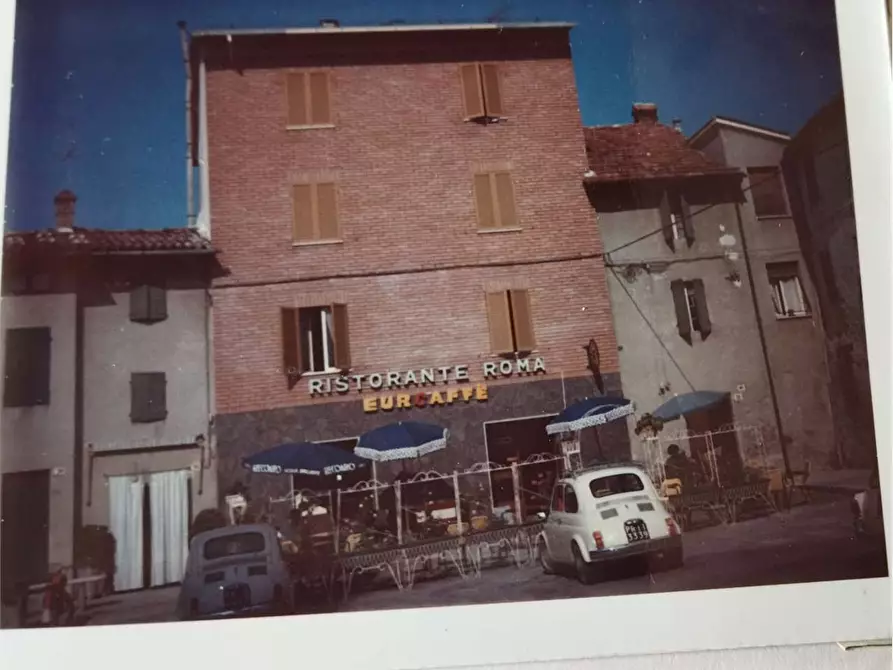 intera palazzina in vendita a Tizzano Val Parma