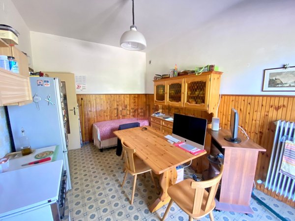 appartamento in vendita a Tizzano Val Parma