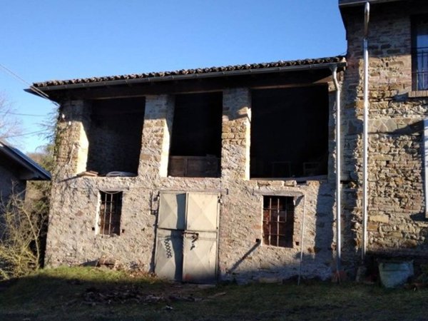 casa indipendente in vendita a Tizzano Val Parma in zona Capoponte