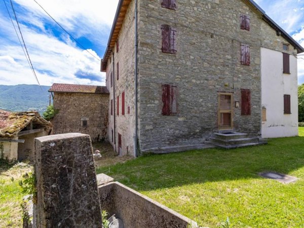 casa indipendente in vendita a Tizzano Val Parma in zona Boschetto