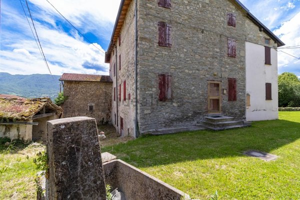 casa indipendente in vendita a Tizzano Val Parma in zona Boschetto
