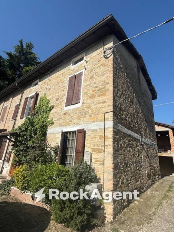casa indipendente in vendita a Tizzano Val Parma in zona Costa