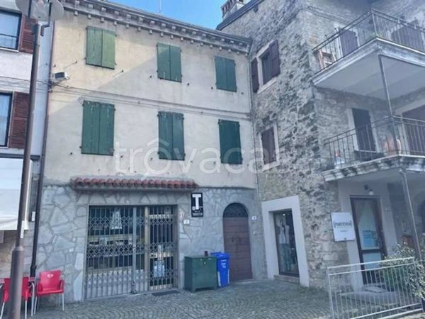 appartamento in vendita a Tizzano Val Parma in zona Costa