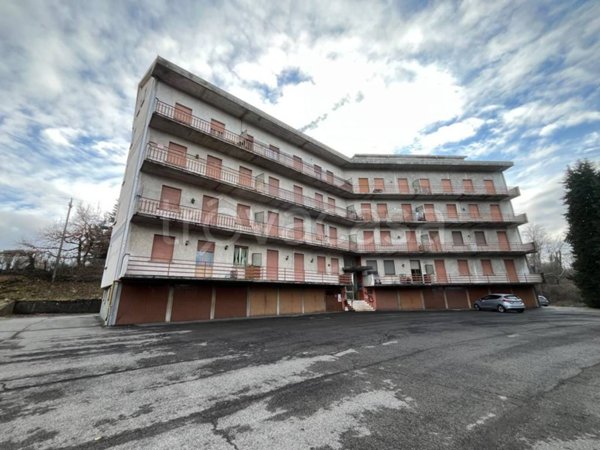 appartamento in vendita a Tizzano Val Parma in zona Costa