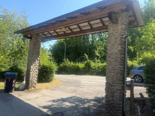 appartamento in vendita a Tizzano Val Parma in zona Costa