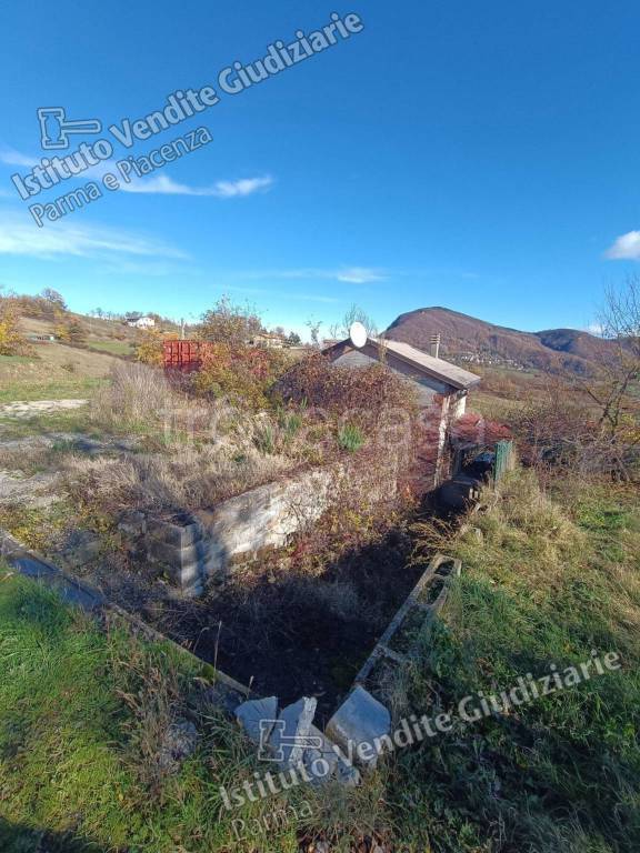 casa indipendente in vendita a Tizzano Val Parma in zona Pratolungo