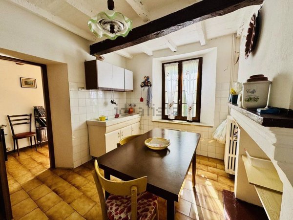 casa indipendente in vendita a Tizzano Val Parma in zona Carobbio
