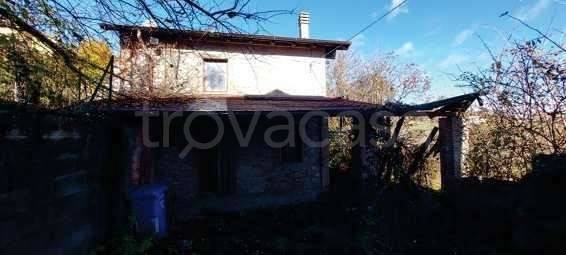 appartamento in vendita a Tizzano Val Parma in zona Pratolungo