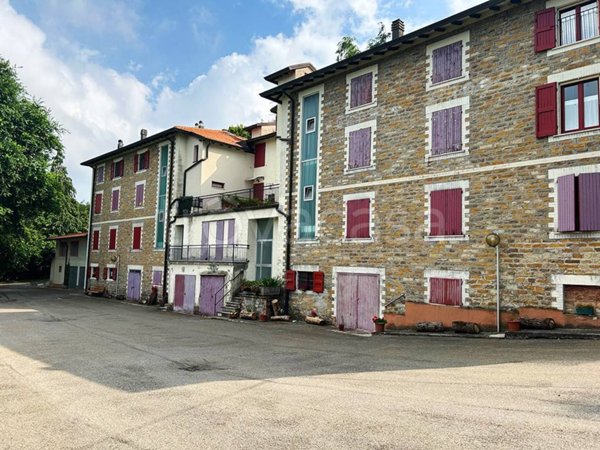 appartamento in vendita a Tizzano Val Parma in zona Casagalvana