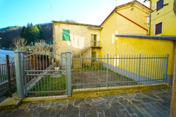 appartamento in vendita a Tornolo in zona Santa Maria del Taro