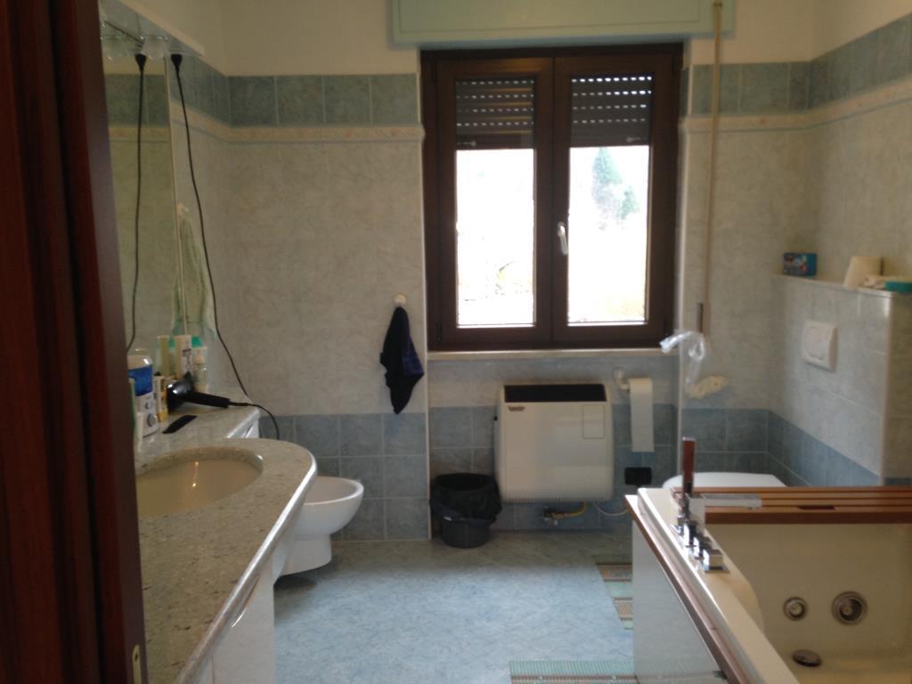 casa indipendente in vendita a Tornolo in zona Santa Maria del Taro