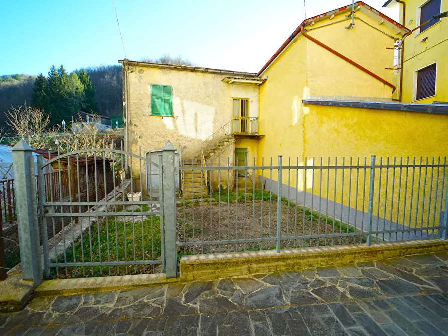 casa indipendente in vendita a Tornolo in zona Santa Maria del Taro