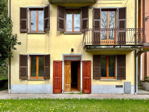 casa indipendente in vendita a Tornolo in zona Tarsogno