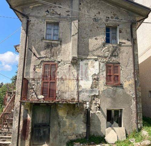 casa indipendente in vendita a Tornolo in zona Santa Maria del Taro