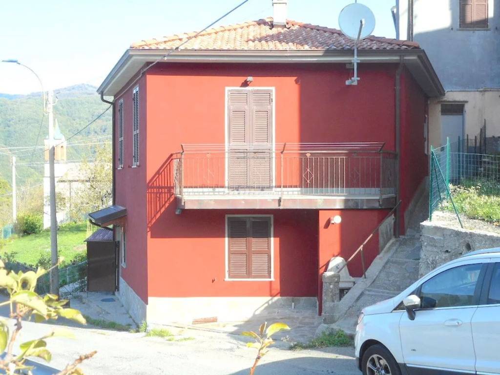 casa indipendente in vendita a Tornolo in zona Tarsogno